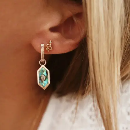 ELIZABETHSTONEJEWELRY.COM
One-of-a-Kind Earrings
20 OFF FIRST
Shop Now
20 OFF 