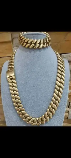 Your one stop online  Offline store for all luxury clothings, footwears and fashion accesso