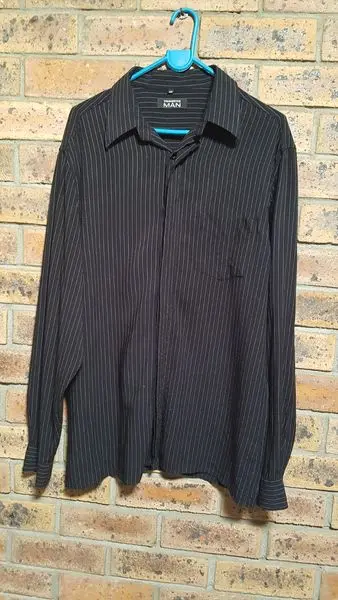 API.WHATSAPP.COM
Preloved truworths mens pinstriped long sleeve shirt size 42
Send 