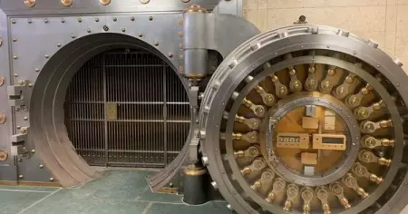     
      

Old is Gold
API.WHATSAPP.COM
ROYAL Antique SAFES   
we sell an ol