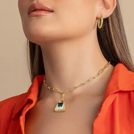 Never underestimate the power of the pretty little things! Stay confident