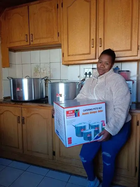 Im happy with my choice. 
Bon Voyage Pots, Stronger handles, Better Pots! 