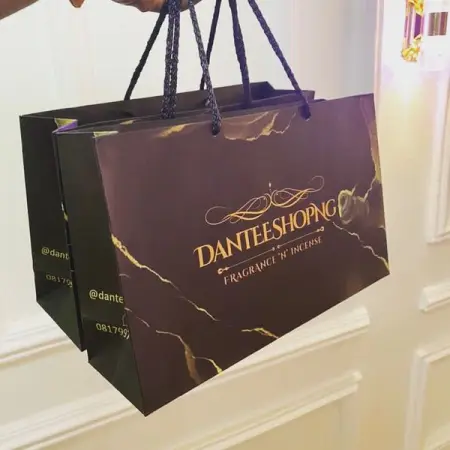 PAPER BAG. 

MOQ 100pcs

SIZE A4 Landscape..medium size

PRICE 42,000naira

7