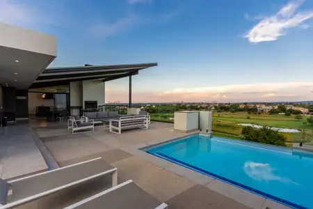 ASCENDTOMIDSTREAM.CO.ZA
Rooftop Entertainment Areas
Enjoy the views of the golf greens, fish