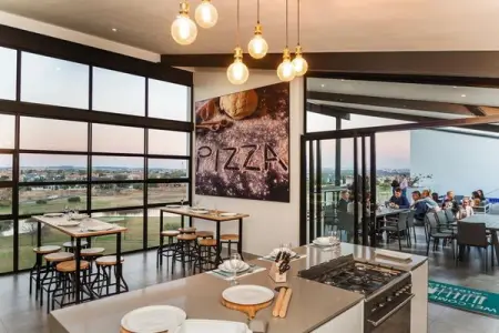 ASCENDTOMIDSTREAM.CO.ZA
Masterchef Kitchens
Residents can conveniently host