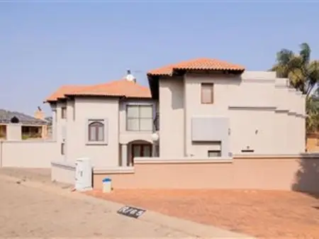 PRIVATEPROPERTY.CO.ZA
Bassonia Estate
4 Beds, 4 Baths  2 Garages
Learn