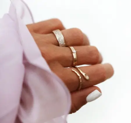 ELIZABETHSTONEJEWELRY.COM
Add some Sparkle to your Stack! 
20 OFF FIRST
Sho