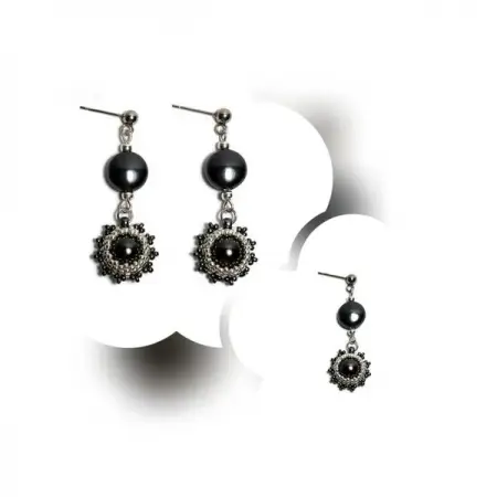 Cecile beaded stud earrings... Black is a pearl in a womans eye.
.
.
.
pearlsfromswarovski