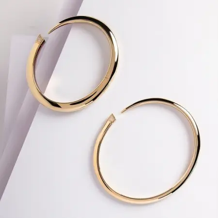 SHAUNLEANE.COM
Sabre Bangle
Shop Now
 