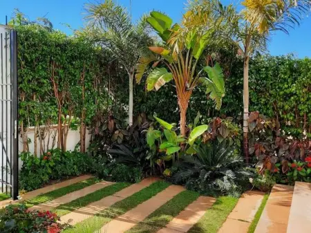 API.WHATSAPP.COM
    
              .
Send WhatsApp Message
              .