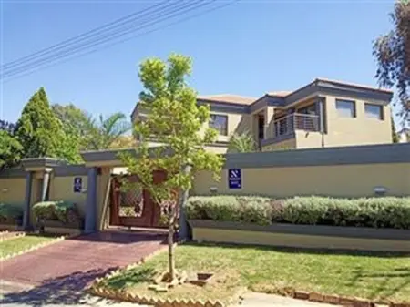 PRIVATEPROPERTY.CO.ZA
Oakdene
6 Beds 4 Baths 6 Garages
Learn More
6 Beds 4 Baths 6 