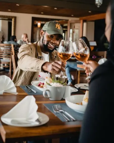 AFRICANHILLSLODGE.CO.ZA
Breakfast  Dinner
Spring Leisure Special 
Spring Leisure S