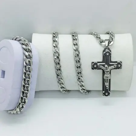 Beautiful Necklace with Cross pendant plus Bracelet.
Great quality with more than 3 years