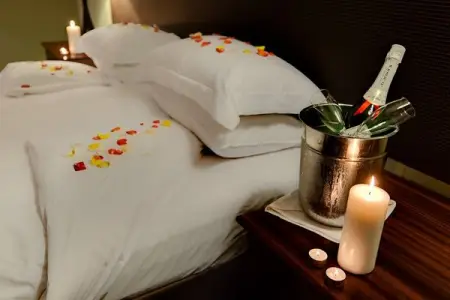HTTPSWWW.MARRIOTT.COMJNBRL
Romantic Turndown
we make your evening special
Book Now
we m