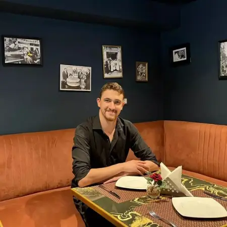          
 _

And on your way to find a life, dont forget to live
 Mahmoud_Darwich

life l