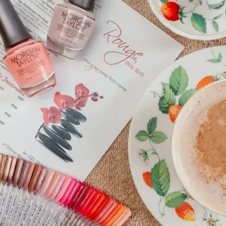 Mani Pedi Time! 

Express Manicure varnish
Cuticle work, nail trim, buff a