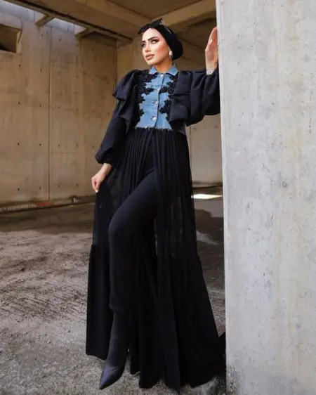 Hellooo good morning
All of our sales are wholesale. 
We provide shippin