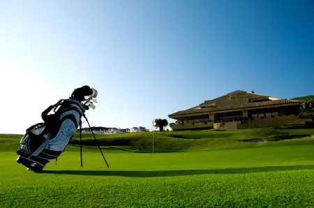 FB.ME
Golf de 18 Hoyos
El Complejo se distingue por su esplndido campo d