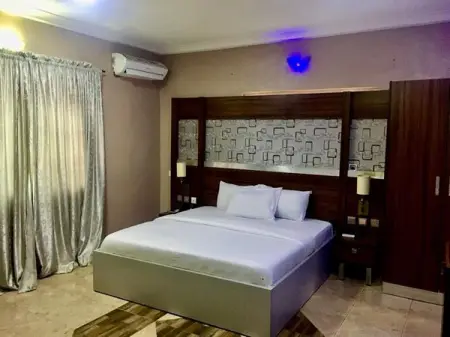 ROYALROCKHOTEL.COM
Learn More
 