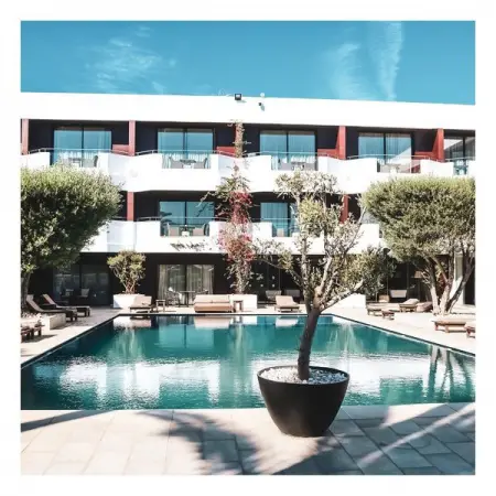 Profitez de la vue sur piscine depuis votre chambre 
.
.
.
.

hotel luxury 