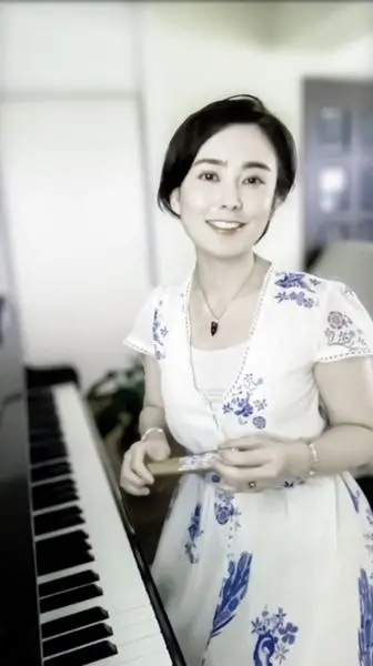 MAKOTO Heart Of Gold
Improvised Healing Music
  
Musician
108,999 people like t