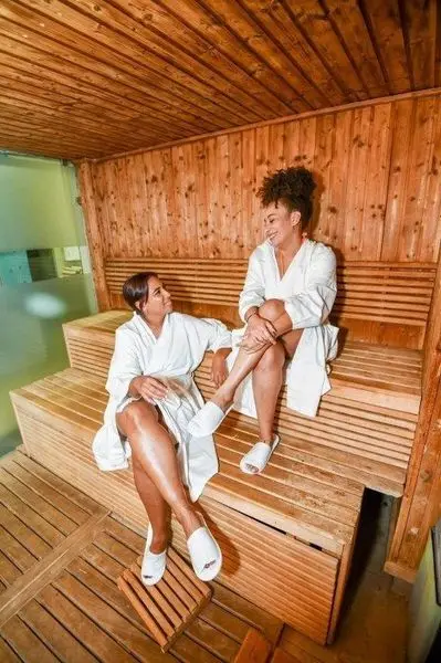HTTPSWWW.MARRIOTT.COMJNBRL
Full Body Massage for two
included in the package
Bo