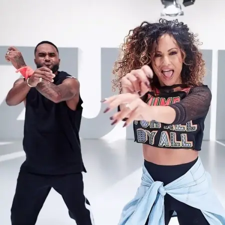 Quieres entrenar en casa y ser recompensado al mismo tiempo? Puedes empezar a ensear Zumba o