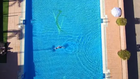 FB.ME
Piscinas, Spa, Padel, Gimnasio
Restaurantes, 3 cafeteras, Recepcin 24 hr