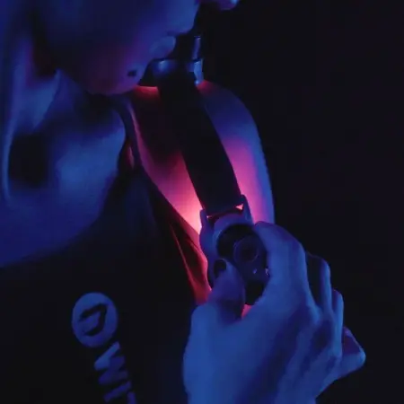 REVIIVLIGHT.COM
8 Near Infrared LEDs
8 650nm red LED lights 35mW optimized to ene