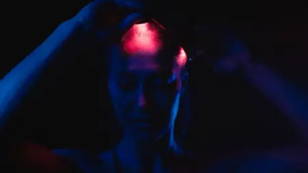 REVIIVLIGHT.COM
Move s Your Head
Change your life with the healing power of