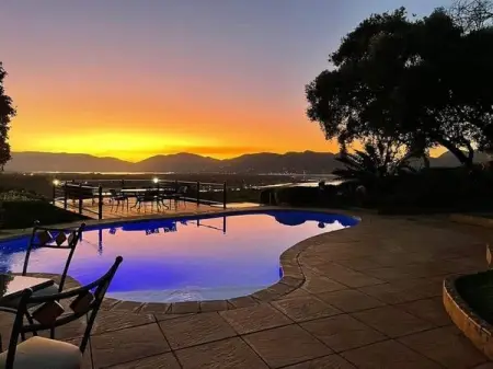 COUPLES CRAZY SPRING MIDWEEK SPECIAL  R2875.00

2 Nights Accommodation for 2 Incl