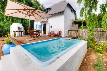 Spoil yourself - Little Oak Cottage is a quaint exclusively private self-caterin