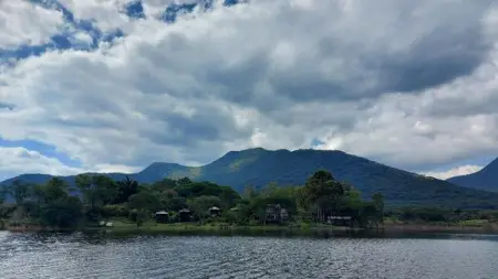 Romelda offers a sole-use self-catering tented lodge, comprising of 6 en-suite tents 