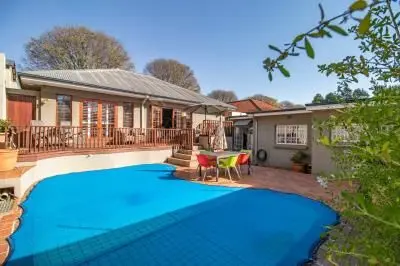 ON SHOW THIS SUNDAY - 18th Sept 2 to 4pm
3 Bedroom Home with Cottage - Parkhurst R2 950