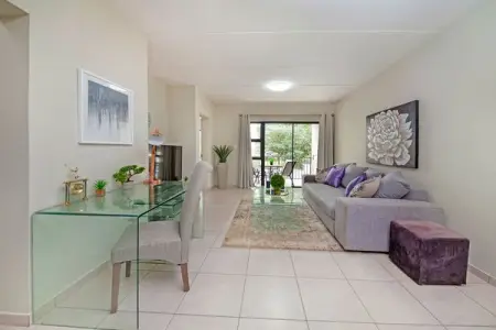 2 beds 2 baths Flatapartment - R6 400,00

Cat-friendly, 2 bedroom apartmen