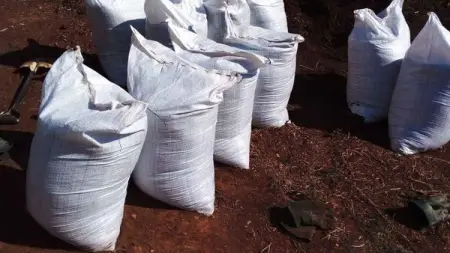  R450 a cubeton Compost  wood chips the real thing just nature nothing added no bad smell.