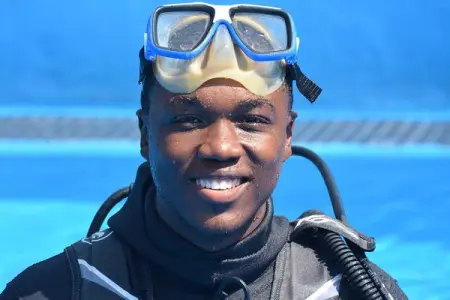 In June this year, SAAMBR intern diver, Asanda Sishi was awarded a full schola