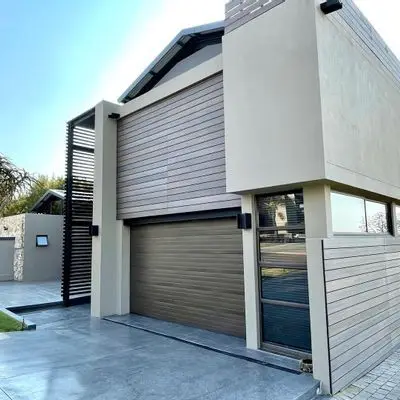 R15,450,000  Midstream Hill  Modern Spacious Family Home
4Bed En-suite  4,5Bath  5Living  8