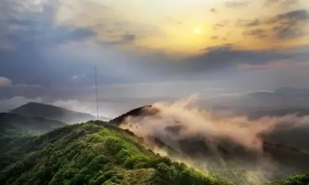 In this mild autumn, how about going hiking on weekends?

Foshans Zaomu Moun