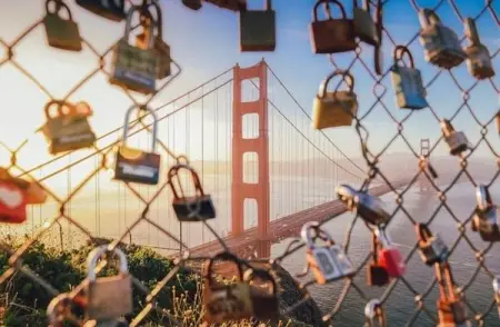 Its not the Eiffel Tower, but the Golden Gate Bridge is just as mesmerizing! Leave a pie