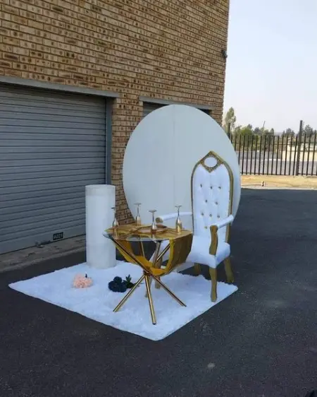 Party Deco for hire - R400.00

-Backdrop 400
Round white backdrop with vinyl letters and