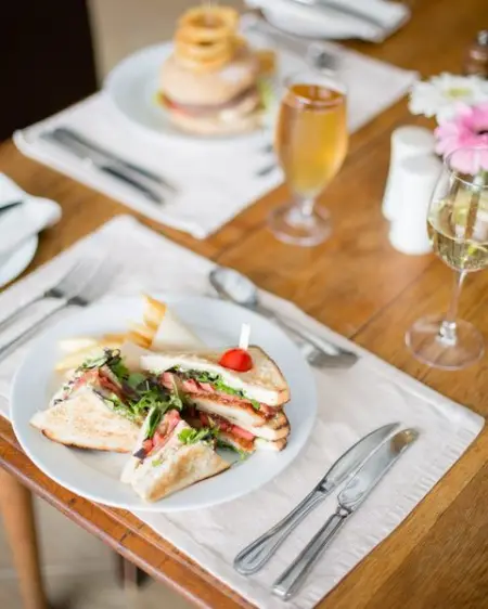 WALKERSONS.CO.ZA
On-site Restaurant
Breakfast, Lunch  Dinner
Book Now
Breakfast, Lunc