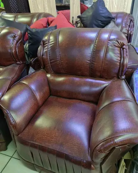 Brand new 4 pec sofs are on sapical 
0691056713 - R3,850.00

We do cash on delivery
