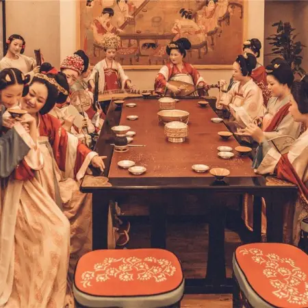 Taste a bit of Chinese traditional culture with Yuans Artsy Live.
Yuans Artsy Live
Perso