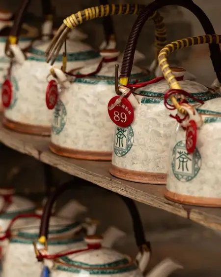 Linhuan Town is a famous ancient town with popular tea-drinking culture. There a