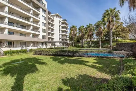 PLUMSTEAD  CONSTANTIA BORDER
Stuuning north facing apartment set in sought