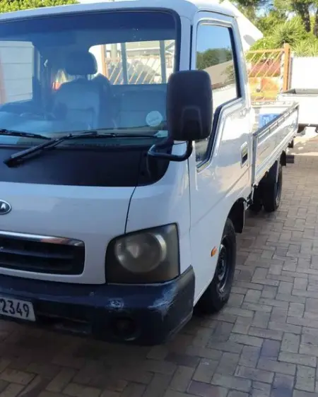 Bakkies for hire - R100.00

Furnitures ,rubbles, sand ,stones and all 