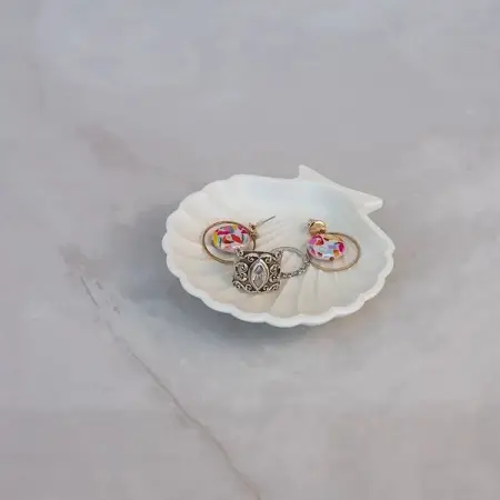 Our beautiful Shell Tray is perfect for the following

- Gift Favor
- J