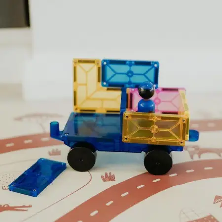  STOP 

Pump the brakes! 

Did you know that with Imagimags the road to adven