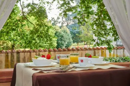 HTTPSWWW.HOTELILARIA.COMEN
Live a unique Italian experience
Hotel Ilaria
Book Now
Hotel